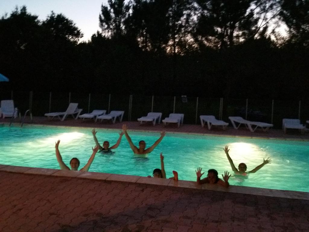 ホテル Les Palafitos Luglon エクステリア 写真